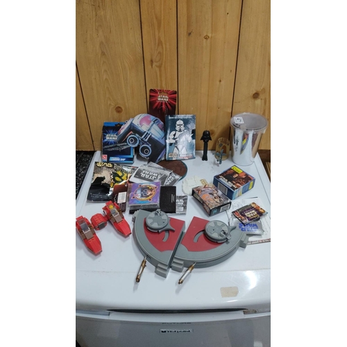 471 - Mixed Star Wars collectibles lot, including figurines, LEGO vehicles, game cards, and accessories. V... 