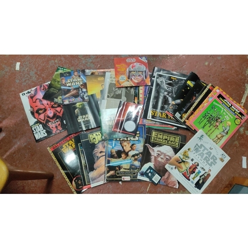 473 - Collection of Star Wars memorabilia, including various magazines, booklets, and promotional material... 