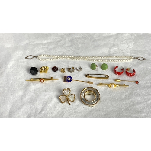 107 - Assorted costume jewelry collection features pearl strand, various brooches, earrings, and pins. Inc... 