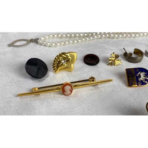 107 - Assorted costume jewelry collection features pearl strand, various brooches, earrings, and pins. Inc... 