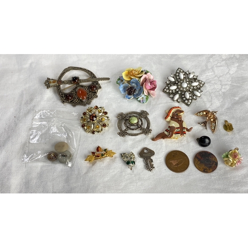 115 - Collection of vintage brooches and pins includes floral motifs, enamel detailing, and various gemsto... 