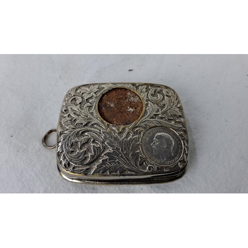 96 - Vintage/ antique white metal coin holder/ purse, with decorative engraved design.