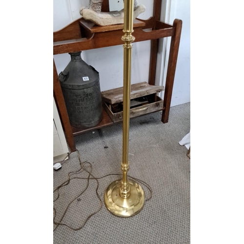 432 - Brass floor lamp with turned columns, from the early 20th century.