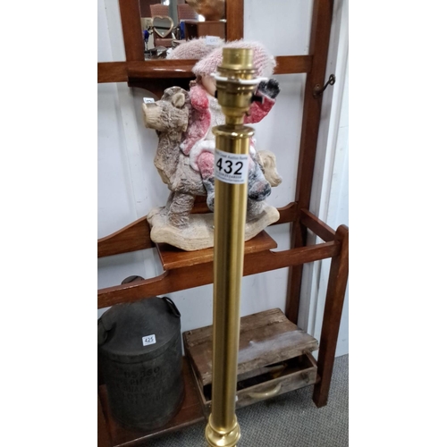 432 - Brass floor lamp with turned columns, from the early 20th century.