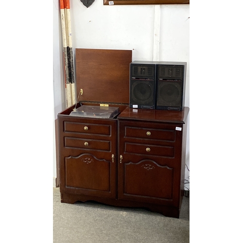 447 - Vintage Rossmore Furniture cabinet with integrated Toshiba record player, walnut finish, durable lac... 