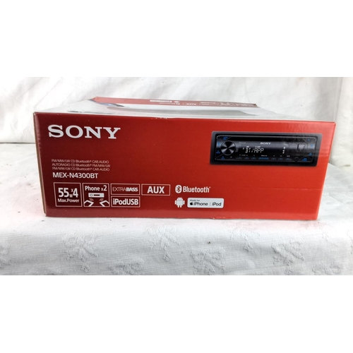 64 - Sony MEX-N4300BT car audio system with Bluetooth, AUX, and USB connections. Features 55W x 4 max pow... 