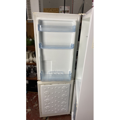 224 - Logik refrigerator-freezer, white finish, with internal storage shelves. Classic design.