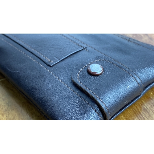 242 - Leather pipe pouch with original Comoy's of London blue box. Classic design.