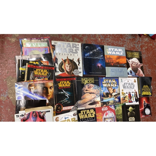 267 - Collection of Star Wars books and magazines, including 