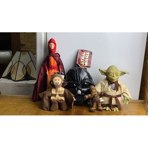 274 - Star Wars collectible plush set features popular characters, including a Darth Vader mask and Yoda d... 