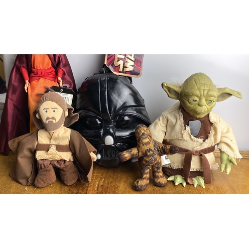 274 - Star Wars collectible plush set features popular characters, including a Darth Vader mask and Yoda d... 