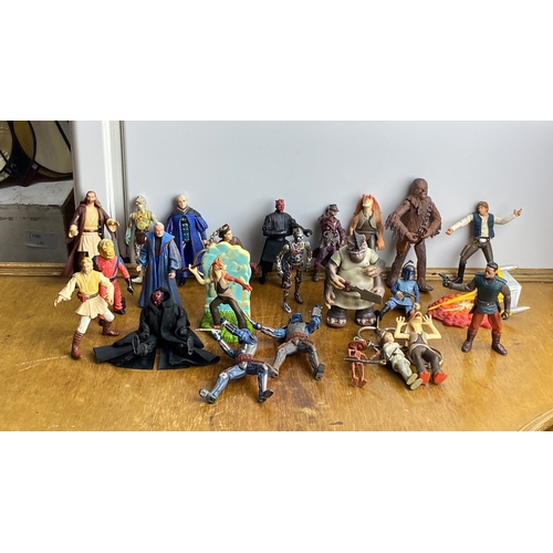 281 - Collection of Star Wars figures, featuring iconic characters from various episodes. Detailed action ... 