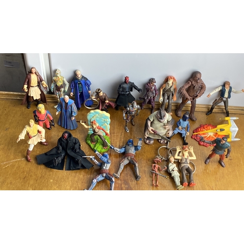 281 - Collection of Star Wars figures, featuring iconic characters from various episodes. Detailed action ... 