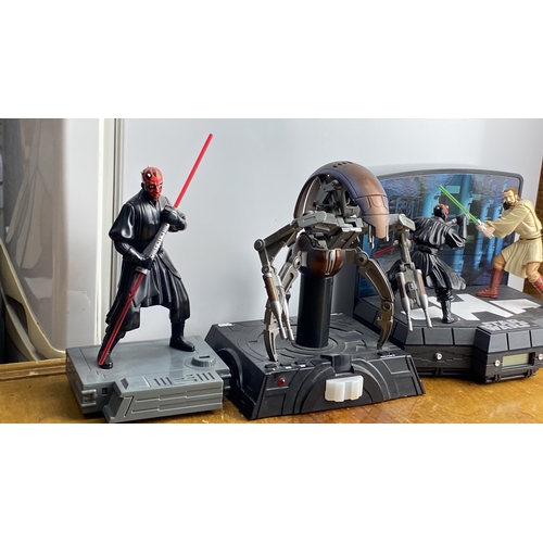 298 - Collection of Star Wars electronic action figures, featuring Darth Maul and Jedi duel scene. Include... 