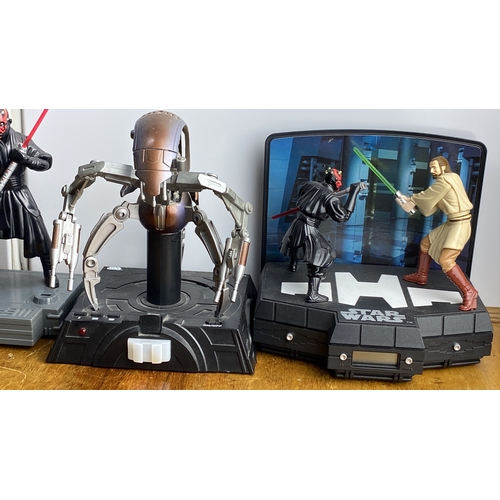 298 - Collection of Star Wars electronic action figures, featuring Darth Maul and Jedi duel scene. Include... 