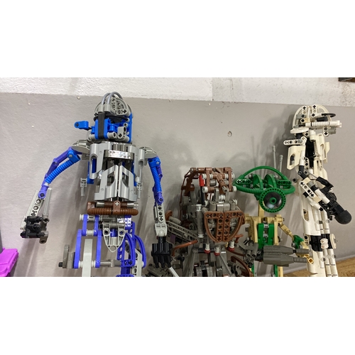 299 - LEGO Bionicle action figures, set of four. Constructed with diverse colored pieces, showcasing intri... 