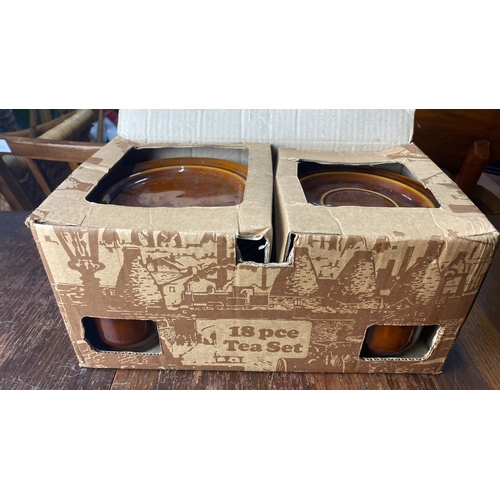 337 - 18-piece vintage tea set in original box. Brown ceramic with a rustic glaze. Complete and well-prese... 