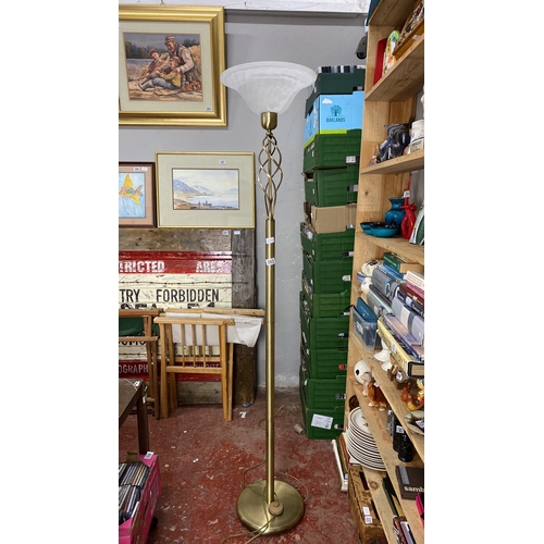 383 - Modern uplighter floor lamp with frosted glass shade, featuring a spiral design stand.