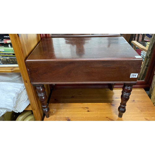 394 - An antique Georgian baby bath/table with ceramic bath liner.