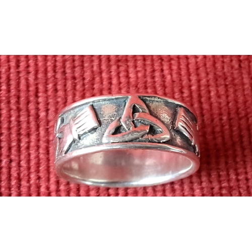 115 - Sterling silver Claddagh ring features Celtic knot and heart designs, stamped 