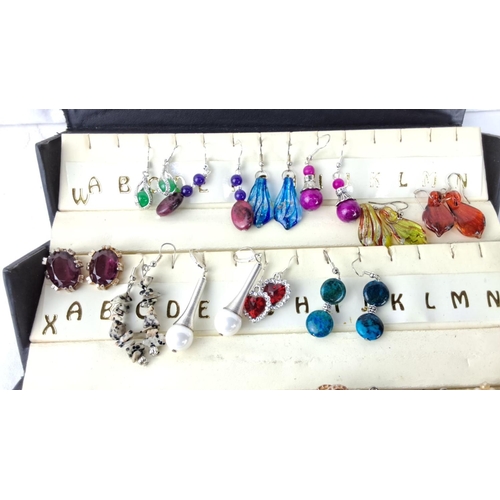 140 - Collection of various earrings in assorted styles and materials, including gemstones and glass eleme... 