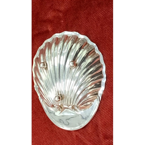 501 - Sterling silver shell dish, scalloped edges, Birmingham 1904, 44g.