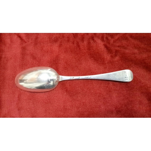 512 - Early George II Sterling silver spoon with marks indicating London 1733, Silversmith Caleb Hill, wei... 