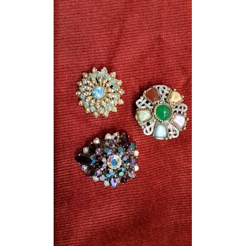 524 - Collection of six vintage brooches featuring gemstones and intricate designs, including bar pins and... 