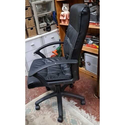 530 - Modern office chair.