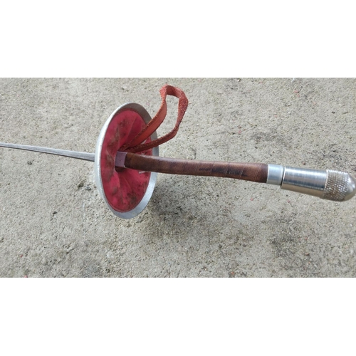 441 - Fencing foil with protective guard and leather-wrapped handle, featuring a traditional design with m... 