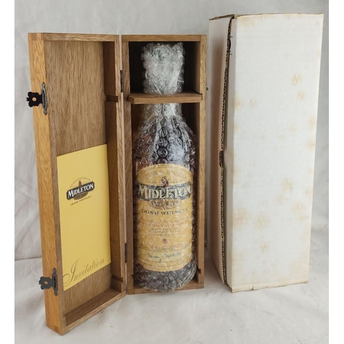 469 - Midleton Very Rare Irish Whiskey, 2002 edition, in original oak box with invitation. 70cl bottle, 40... 