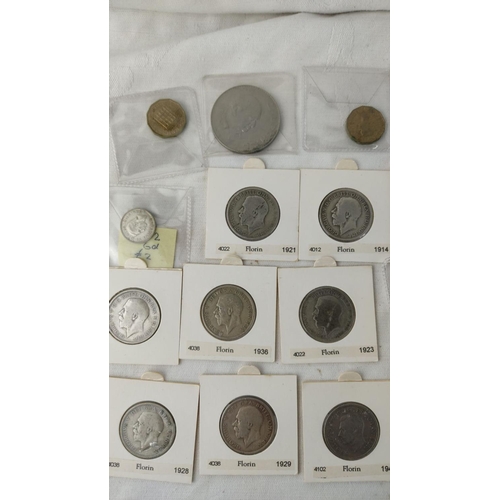 489 - Collection of British coins, featuring florins from 1914 to 1948, and other denominations including ... 