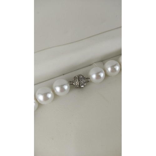 498 - Classic pearl necklace in box, featuring lustrous white pearls and an ornate sterling silver clasp.