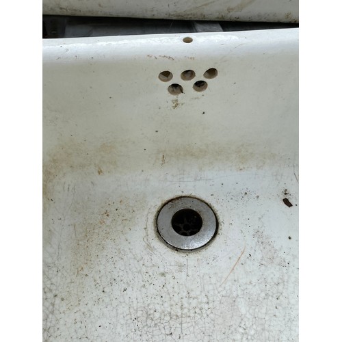 43 - A vintage Belfast sink. 75x47x25cm.