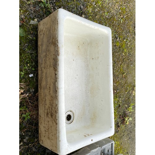 43 - A vintage Belfast sink. 75x47x25cm.