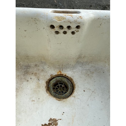 43B - A vintage Belfast sink. 77x47x25cm.