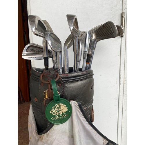 186 - A set of golf clubs.