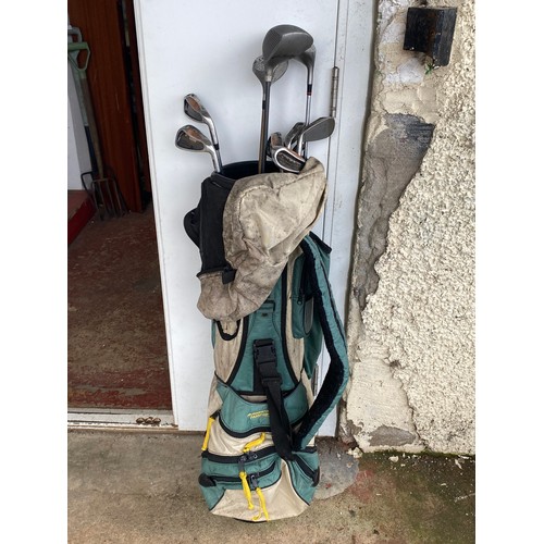 187 - A set of golf clubs.