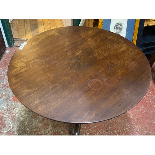 397 - An antique tip overleaf table.