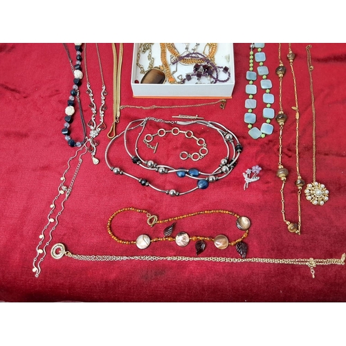 53 - A collection of various jewellery.