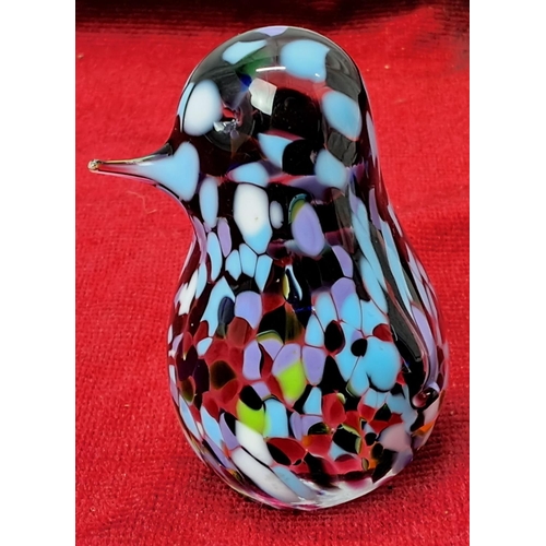 60 - A vintage confetti glass bird.