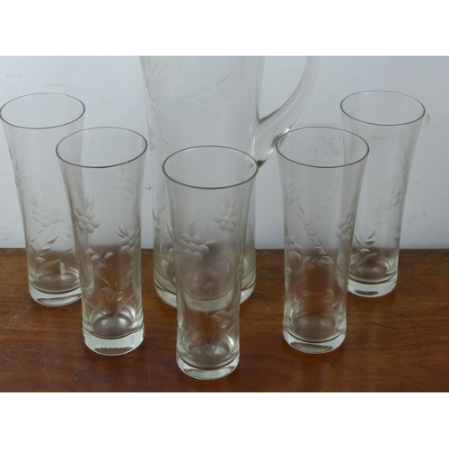 100 - A vintage/ antique glass lemonade set, to include jug & set of 5 glasses.