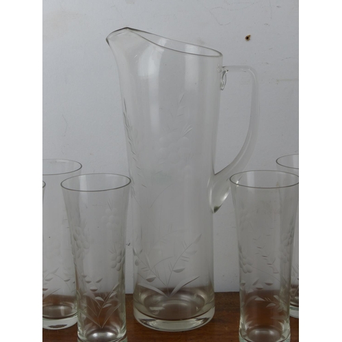 100 - A vintage/ antique glass lemonade set, to include jug & set of 5 glasses.