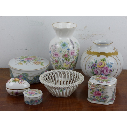 124 - A collection of decorative ceramics.