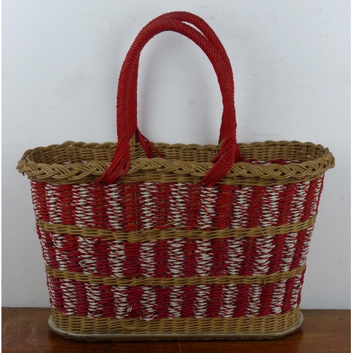 129 - A vintage shopping basket.