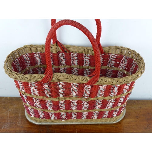 129 - A vintage shopping basket.