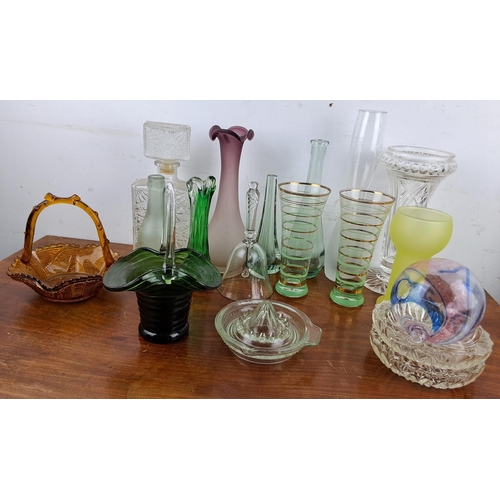 150 - A large collection of vintage/ antique glassware.