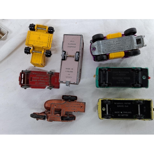 160 - A collection of vintage/ retro diecast cars.