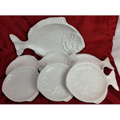 168 - A set of decorative 'fish' plates.