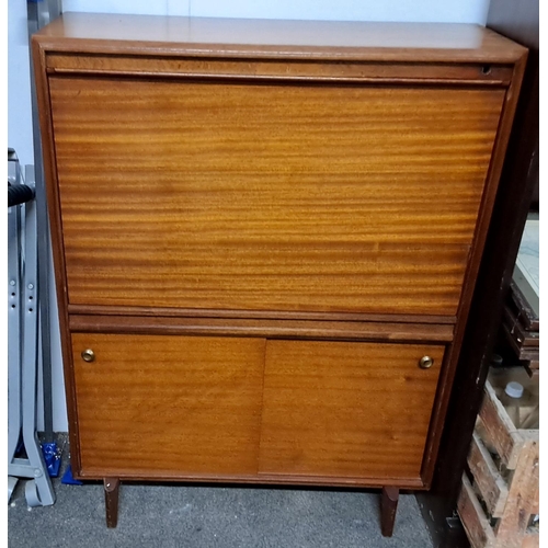 183 - A stunning Mid Century/ vintage writing desk/ bureau.